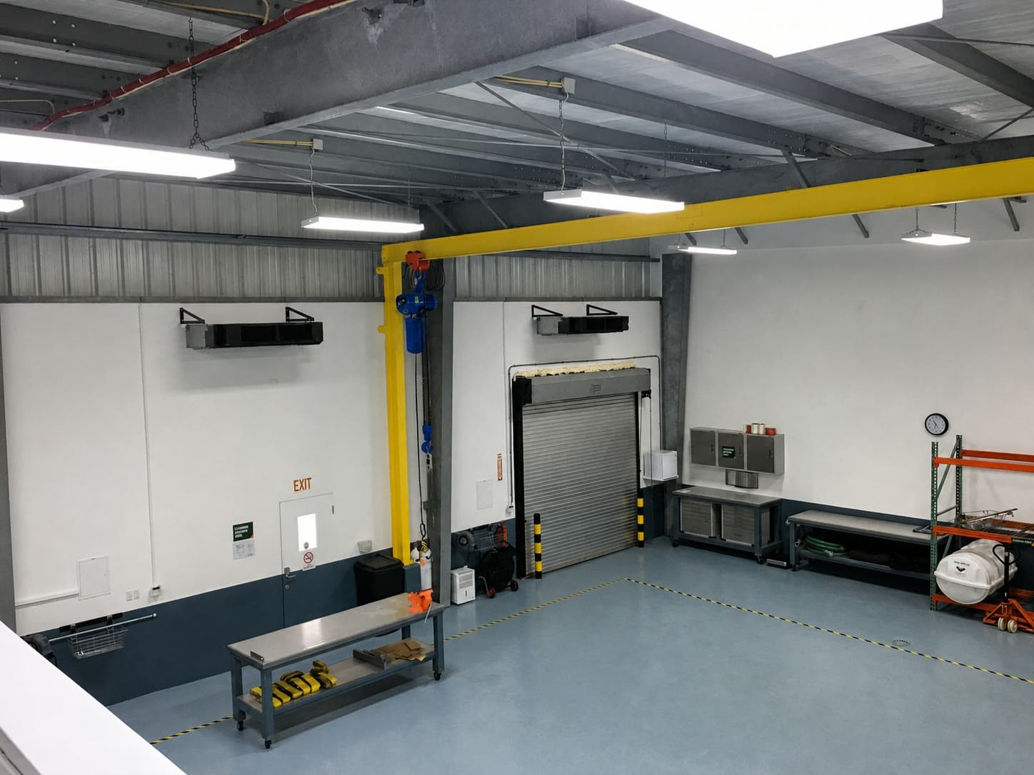 The main service bay at The Safety Pelican in Sint Maarten